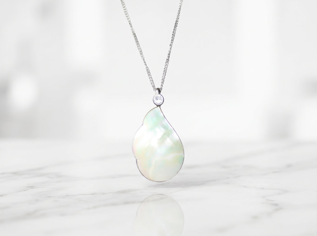 Teardrop Mother of Pearl Pendant  – Silver