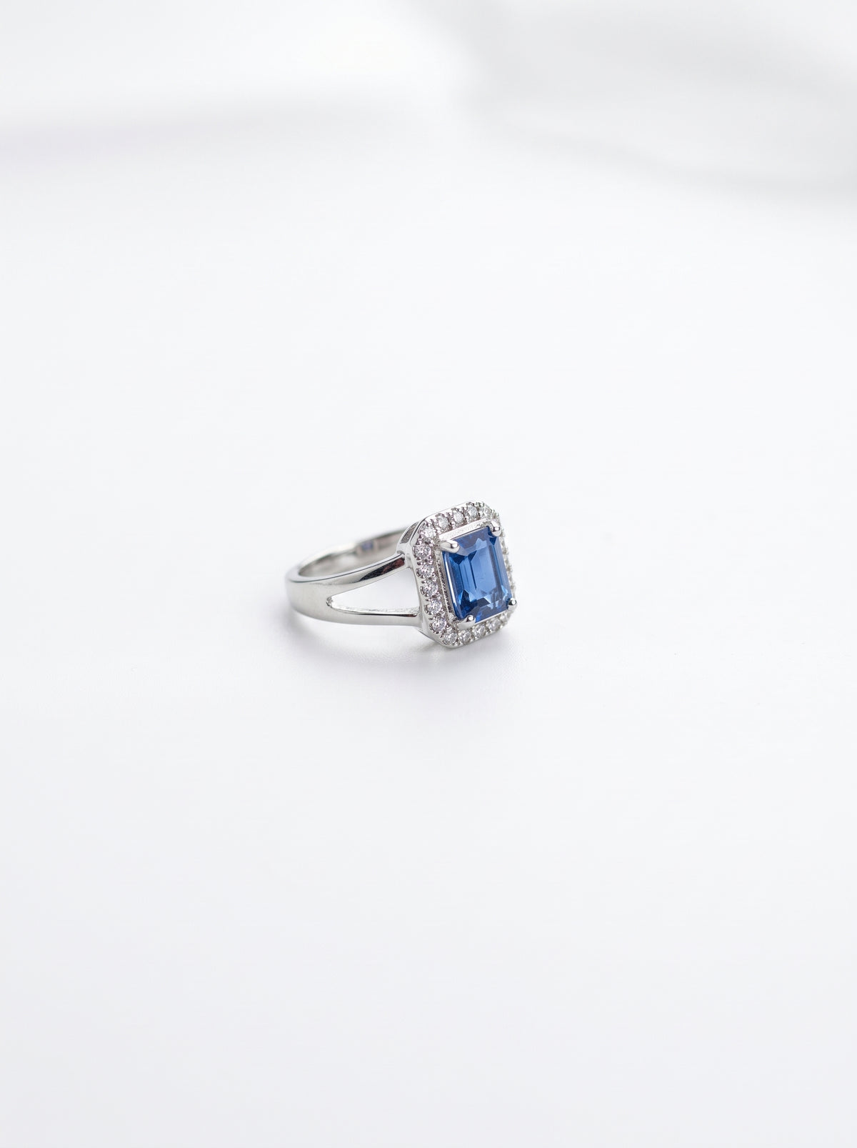 Silver plated Princess-Cut Blue Zircon Halo Split-Shank Ring