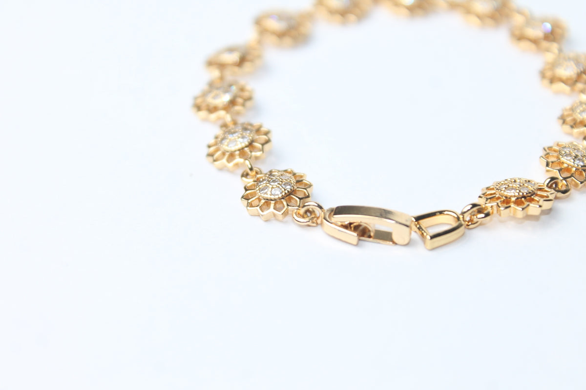 Golden Floral Link Bracelet – Premium Gold Finish